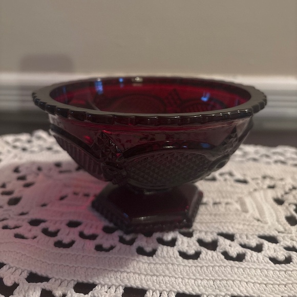 Vintage Avon 1876 Cape Cod Ruby Red 6 inch Serving Bowl for Valentine's Day!♥️ - Picture 1 of 3